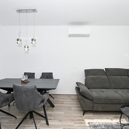 Luxury Apartment White Crystal Каштела Экстерьер фото