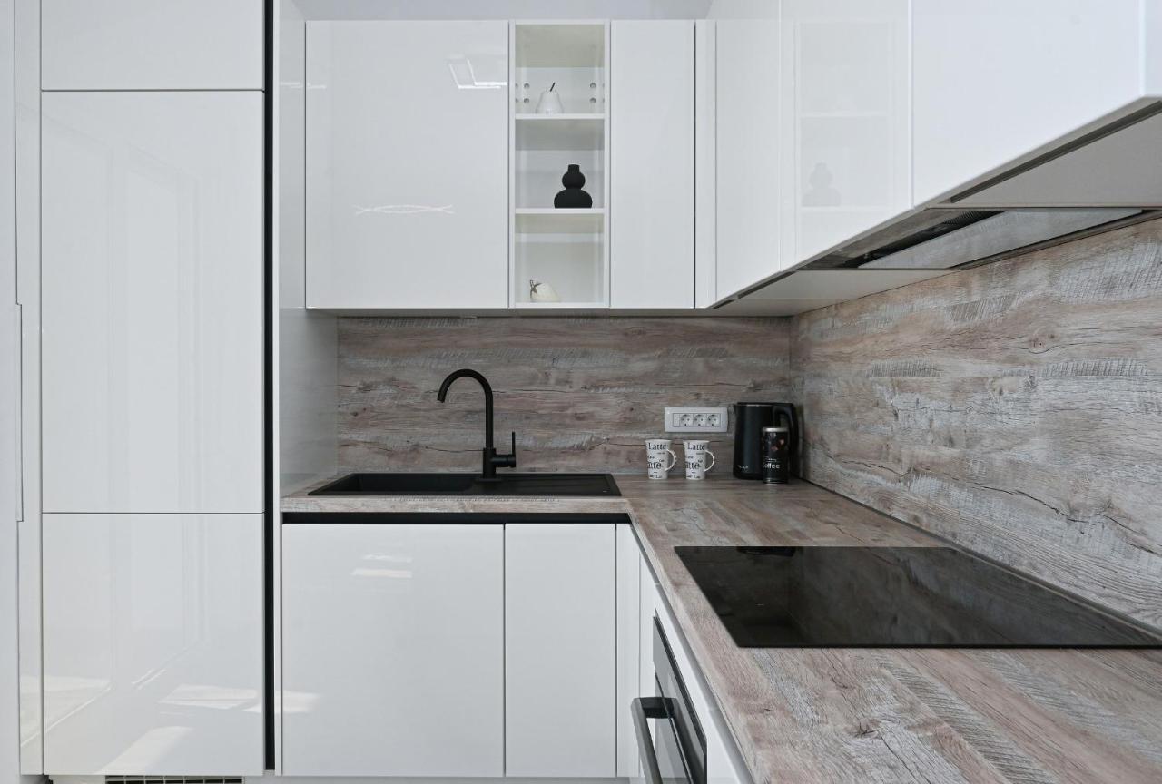 Luxury Apartment White Crystal Каштела Экстерьер фото