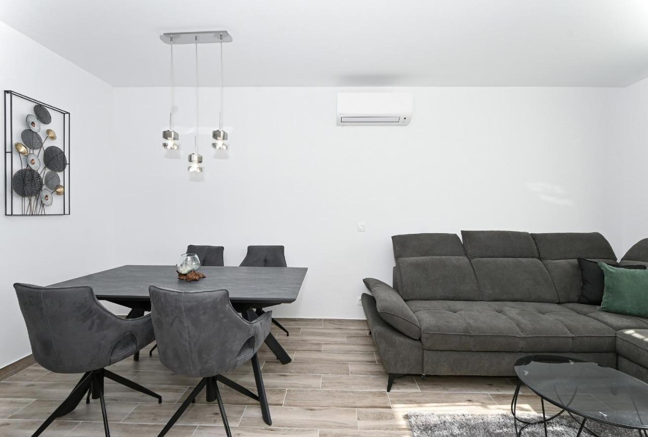 Luxury Apartment White Crystal Каштела Экстерьер фото
