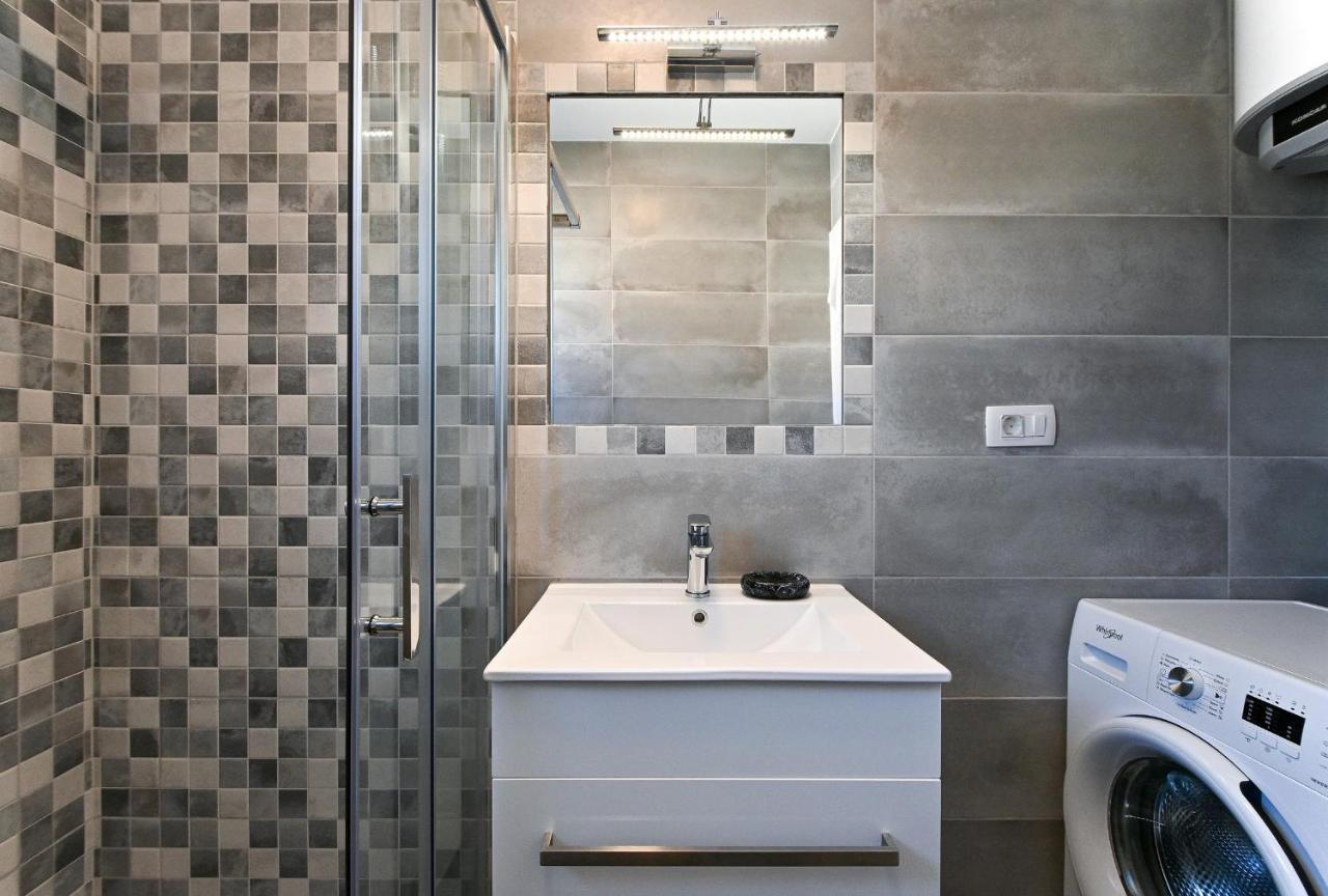 Luxury Apartment White Crystal Каштела Экстерьер фото