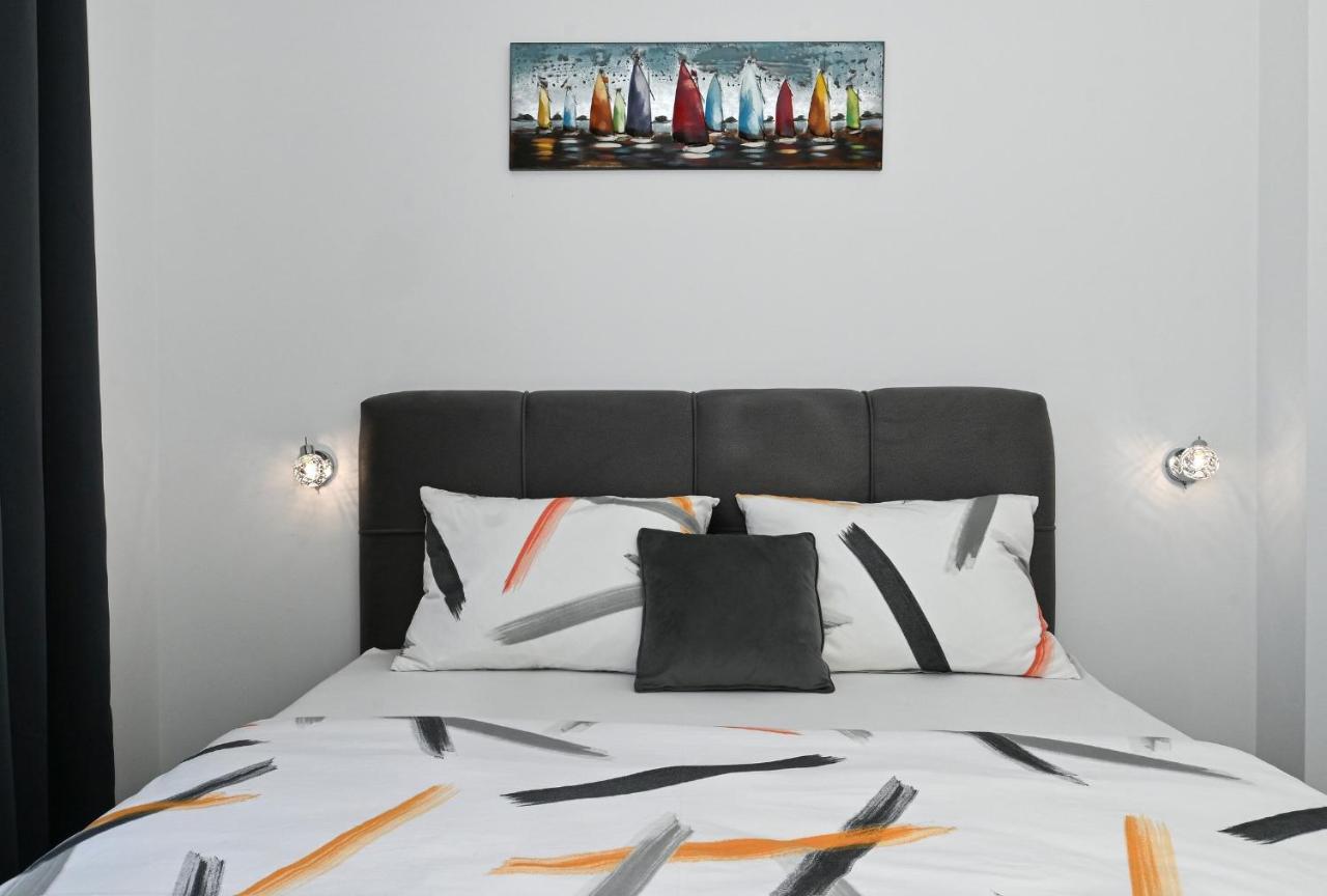 Luxury Apartment White Crystal Каштела Экстерьер фото