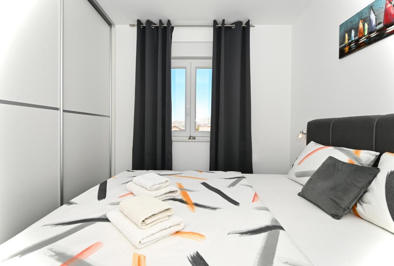 Luxury Apartment White Crystal Каштела Экстерьер фото