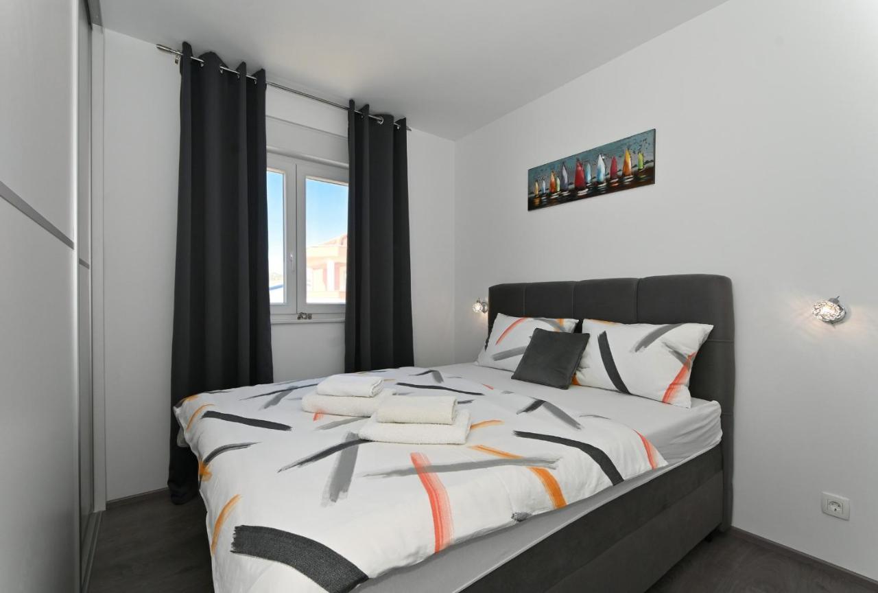 Luxury Apartment White Crystal Каштела Экстерьер фото