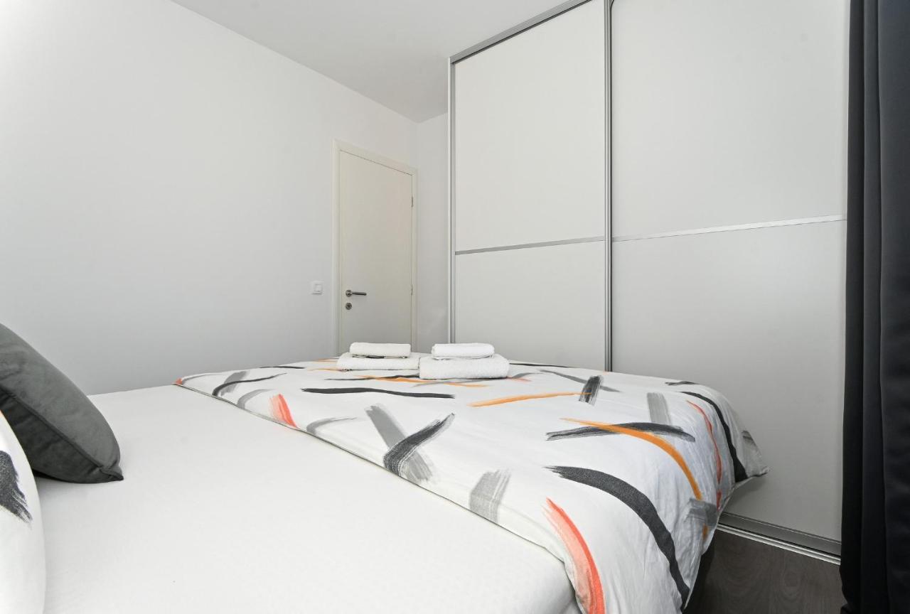 Luxury Apartment White Crystal Каштела Экстерьер фото