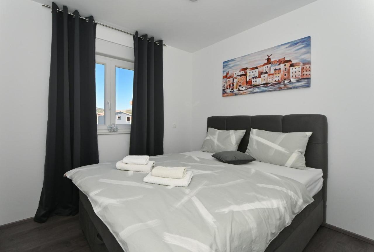 Luxury Apartment White Crystal Каштела Экстерьер фото